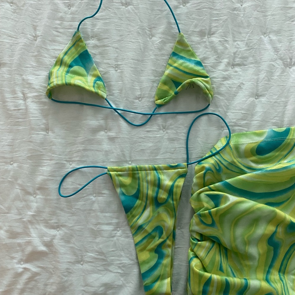Sel doval swim set. Only worn once. Includes skirt. Size xs/small.